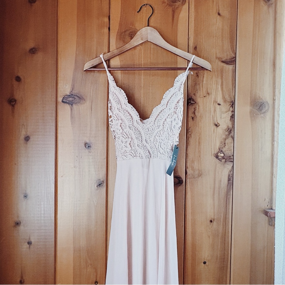 Lulu’s • NWT Pink lace dress